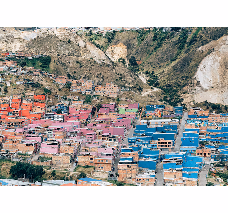 Cortina roller habitación casas coloridas de bogotá - TenVinilo