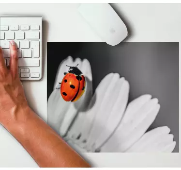 Mouse pad original mariquita en flor - TenVinilo