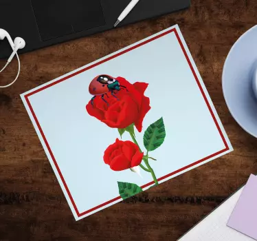 Mouse pad original mariquita sobre rosas - TenVinilo