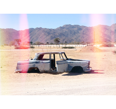 Cortina roller living comedor coche abandonado en desierto - TenVinilo