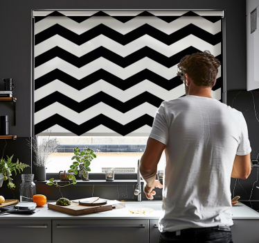 Cortina roller cocina patrón de chevron blanco y negro - TenVinilo
