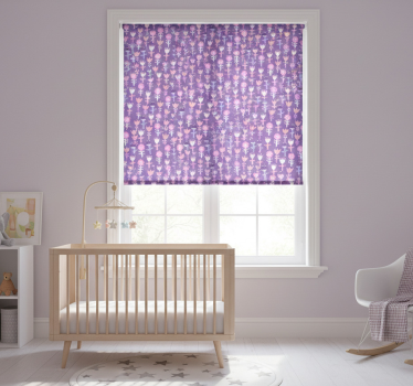 Cortina roller infantil diseño de flores en tonos púrpuras - TenVinilo