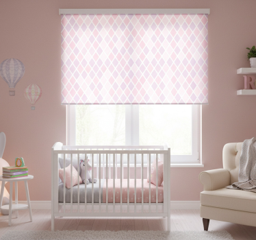 Cortina roller infantil diseño de rombos rosa y blanco - TenVinilo