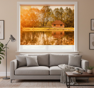 Cortina roller living comedor casas marrones junto al lago - TenVinilo
