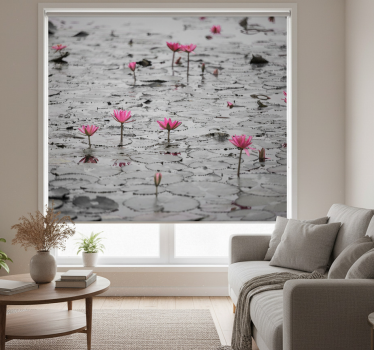 Cortina roller living comedor flores de loto en agua gris - TenVinilo
