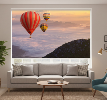 Cortina roller living comedor globos de aire en el cielo - TenVinilo