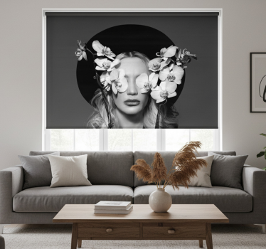 Cortina roller living comedor mujer con sombrero de flores - TenVinilo