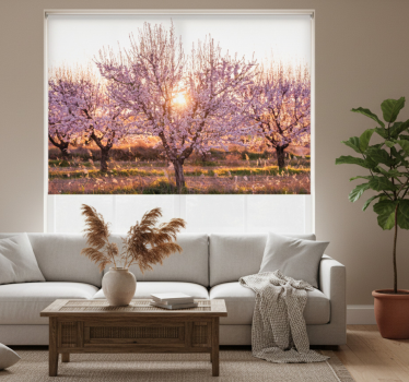 Cortina roller living comedor paisaje rosa con flores - TenVinilo