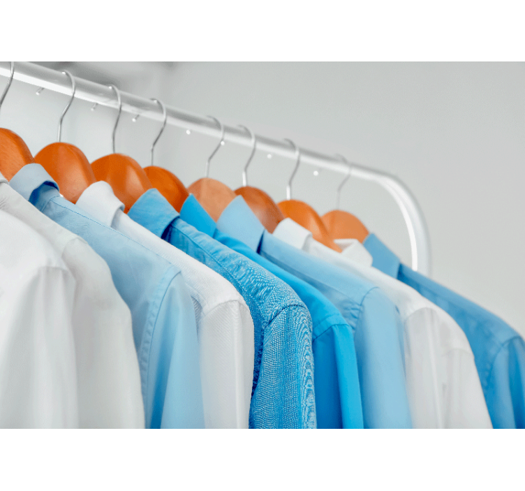 Mural de texturas colgando camisas azules - TenVinilo