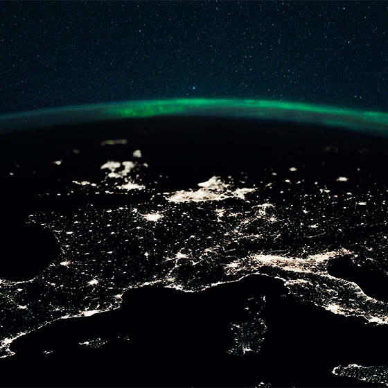 Poster mapamundi vista nocturna aérea - TenVinilo