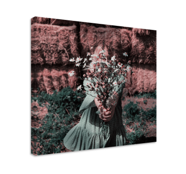 Cuadro de paisaje Niña con ramo de flores - TenVinilo