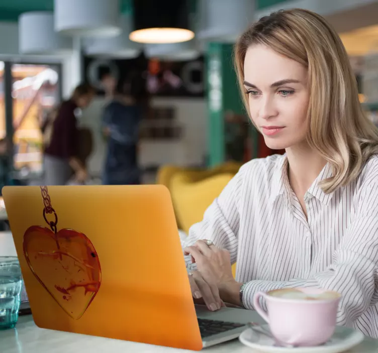 Pegatina portátil Corazón de ámbar - TenVinilo