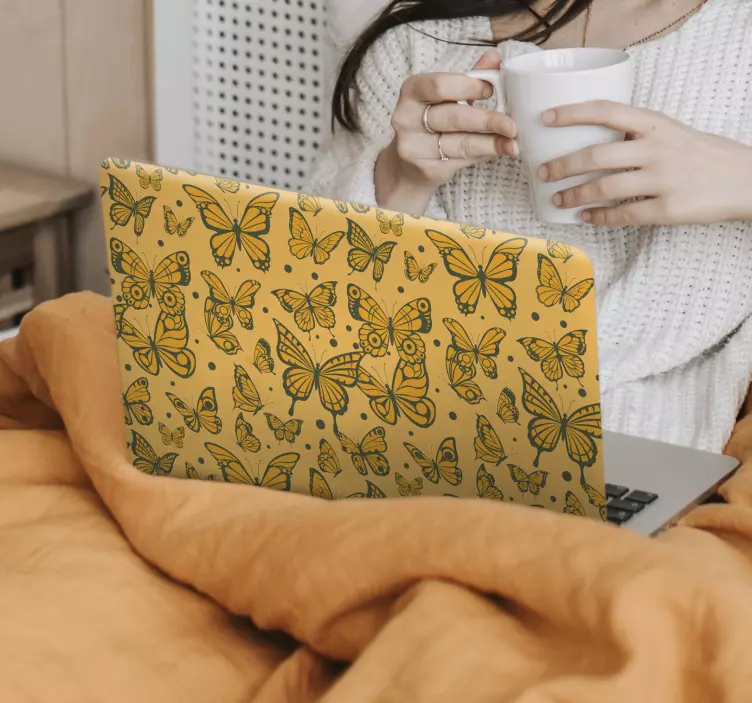 Vinilo para portátiles patrón mariposas dorado - TenVinilo