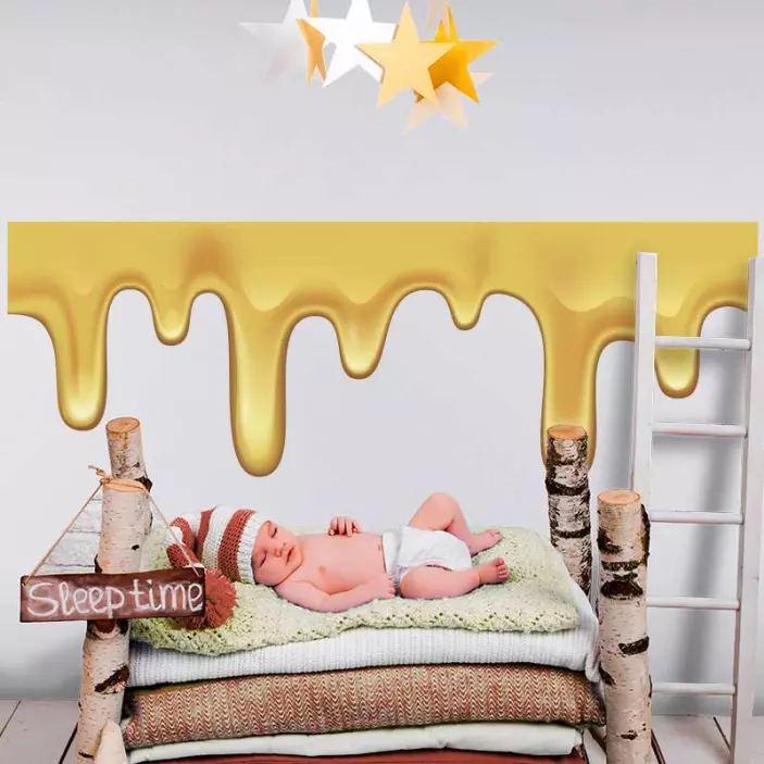 Vinilo bebé con miel goteando - TenVinilo