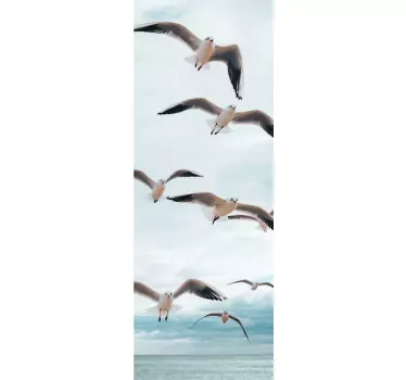 Vinilo puerta playa con gaviotas volando - TenVinilo
