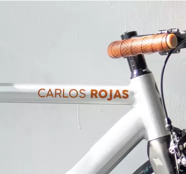Pegatina bici nombre con apellido resaltado - TenVinilo