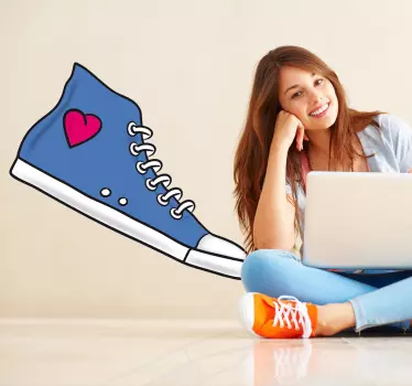 Adhesivo zapatilla con corazón - TenVinilo