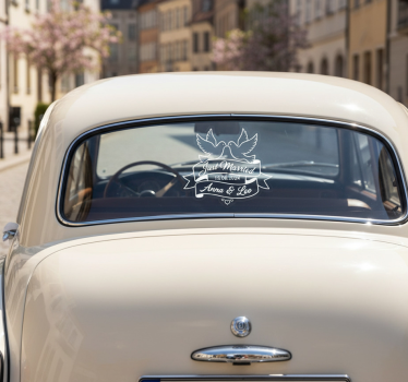 Calca para auto palomas de recién casados - TenVinilo