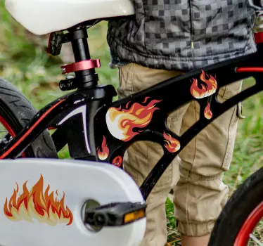 Calca para bicicleta diseño de llamas - TenVinilo