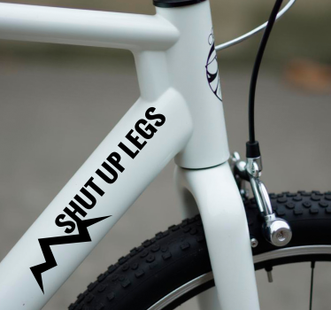 Vinilo bici texto divertido con montaña. - TenVinilo