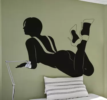 Vinilo decorativo chica en tirantes - TenVinilo