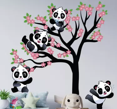Vinilo decorativo de lindos Pandas jugando en un árbol - TenVinilo