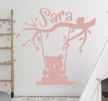 Vinilo infantil para pared columpio de oso personalizado - TenVinilo