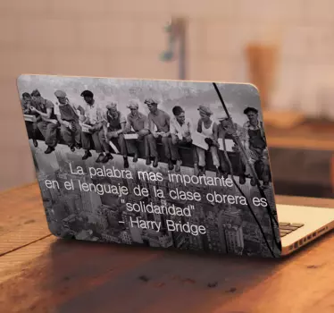 Vinilo para notebook frase clase trabajadora - TenVinilo