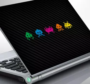 Vinilo gamer space invaders para portátil - TenVinilo