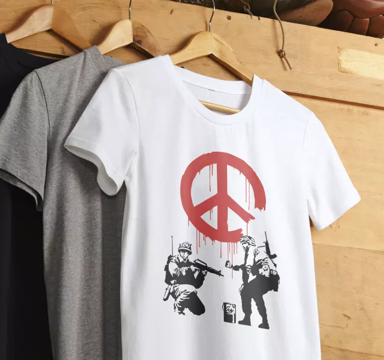 Camiseta personalizada banksy signo de la paz - TenVinilo