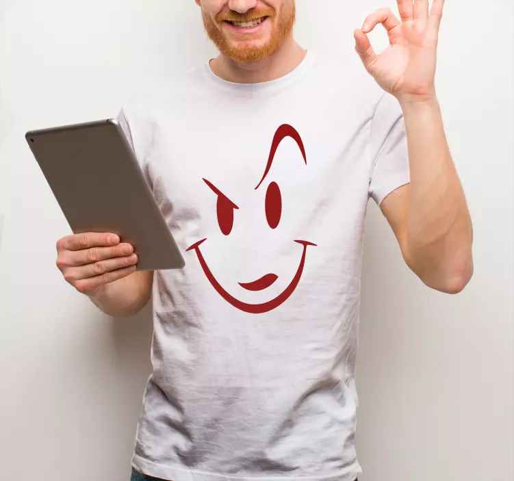 Camiseta personalizada cara fruncida - TenVinilo