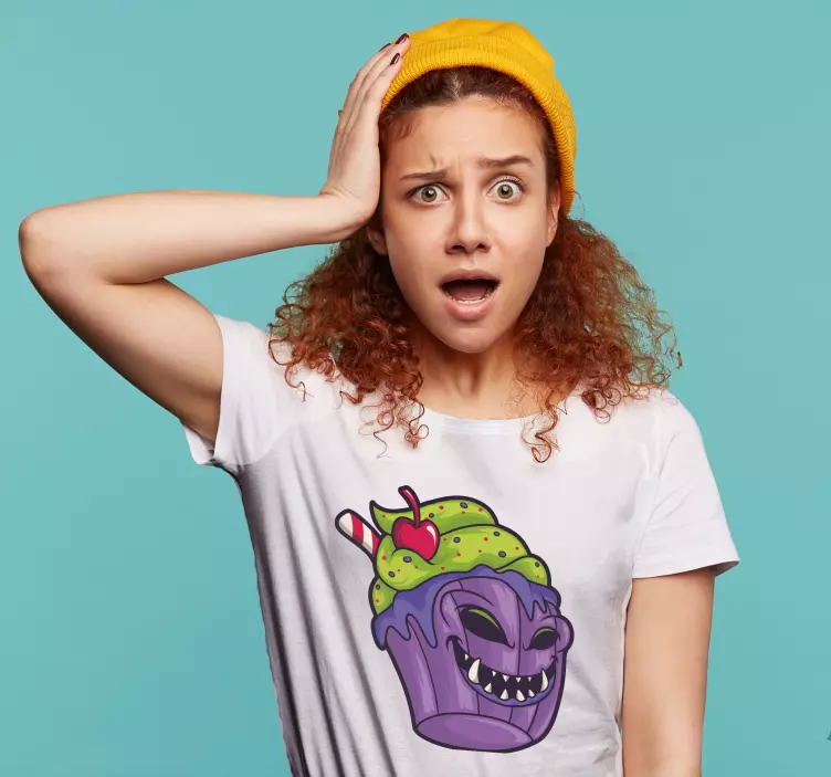 Camiseta personalizada de dibujos animados de cupcake zombie - TenVinilo
