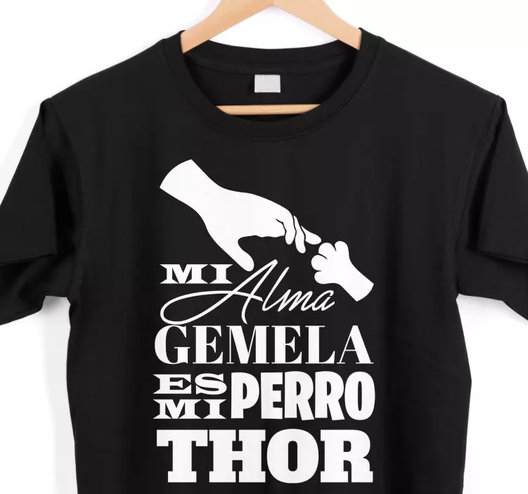 Camisetas con nombre Mi alma gemela es mi perro en español - TenVinilo