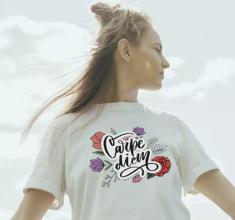 Carpe diem camiseta personalizada con estampado floral rosa - TenVinilo
