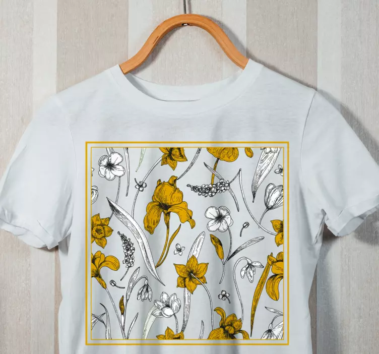 Remera motivo estampado floral - TenVinilo
