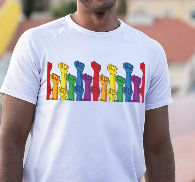 Remera choque de puños colorido - TenVinilo