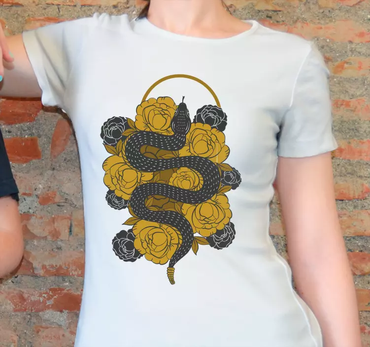 Remera motivo floral de serpiente - TenVinilo