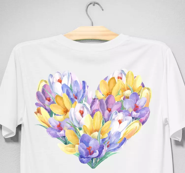 Remera corazón floral de tulipán - TenVinilo