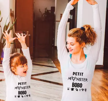 Camiseta bebé familia de monstruos divertidos - TenVinilo