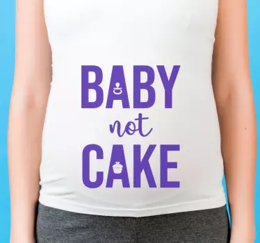 Camiseta bebé no es un pastel - TenVinilo