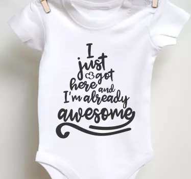Camiseta bebé llegué aquí y soy increíble - TenVinilo