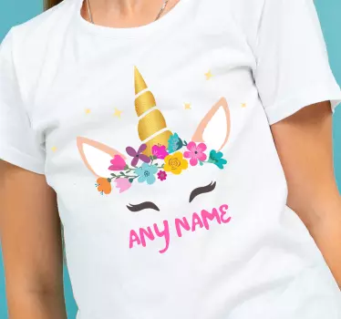 Camiseta bebé unicornio en flor personalizada - TenVinilo