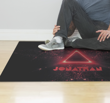 Alfombra de vinilo con nombre Triangulo rojo - TenVinilo