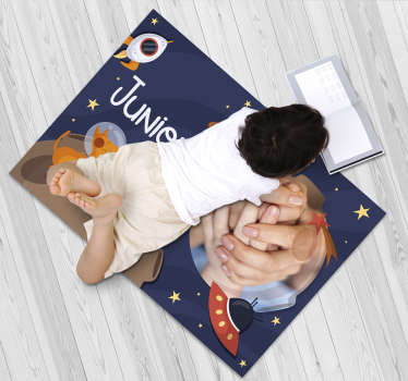 Alfombra vinílica del espacio con nombre - TenVinilo