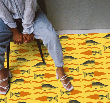 Alfombra vinílica cocina Pescado sobre fondo amarillo - TenVinilo