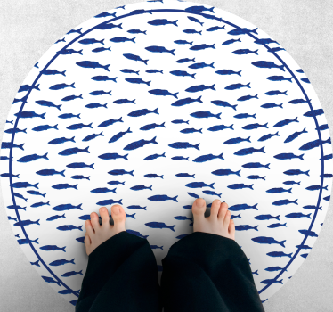 Alfombra vinilo salón Patrón de peces azules sobre fondo blanco. - TenVinilo