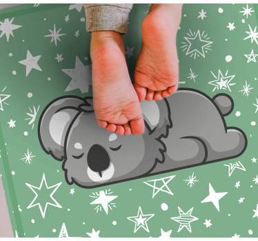 Alfombras vinílicas de animales Koala durmiendo con fondo verde - TenVinilo